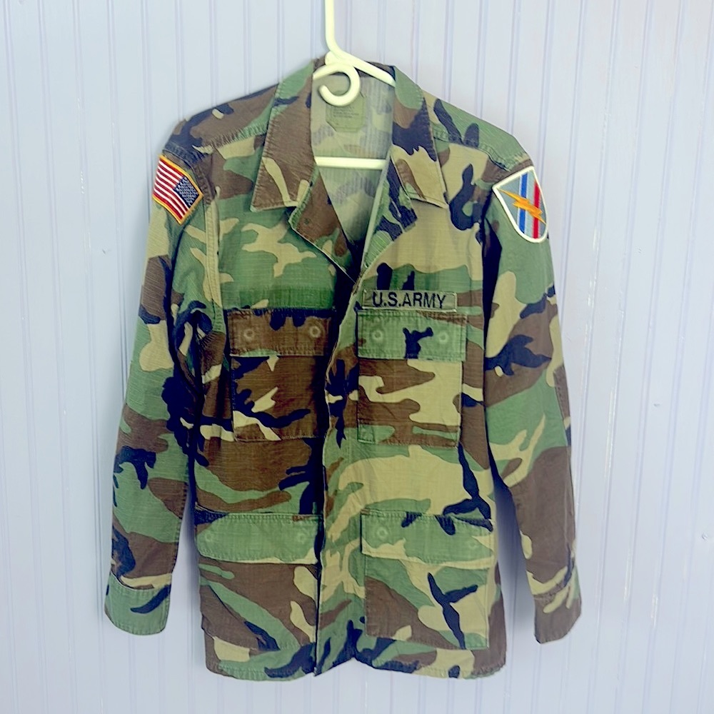 *sold* VINTAGE 90s army jacket with patches